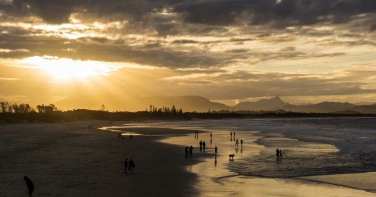 Les SCPI thématiques en 2025 : santé, logistique, data centers — les paris gagnants