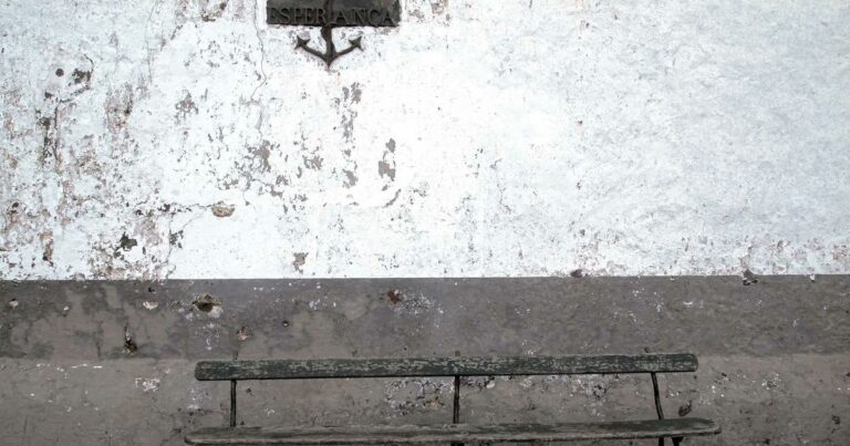 Investir dans les parkings et caves en 2025 : le guide ultime du petit investisseur