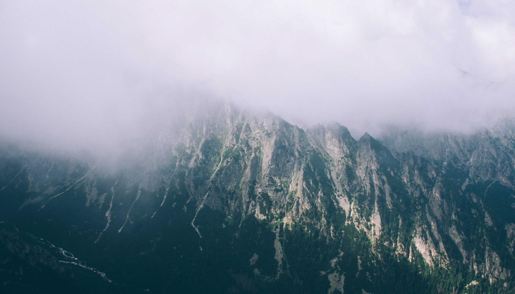 SCPI vs crowdfunding immobilier : comparatif détaillé pour choisir le meilleur placement en 2026